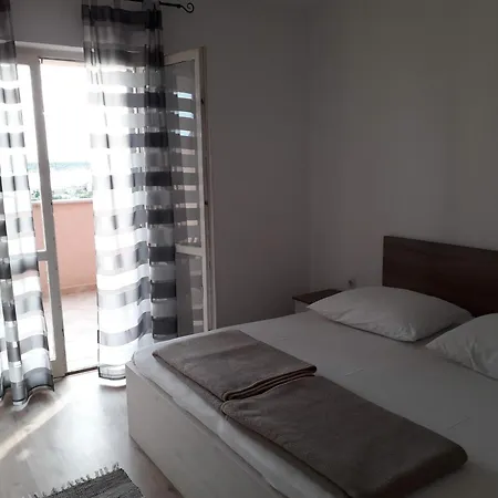 Guest house And With Parking Space Barbat, Rab - 5070