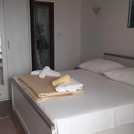 And With Parking Space Barbat, Rab - 5070 Guest house Barbat na Rabu
