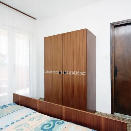 Guest house And With Parking Space Barbat, Rab - 5070