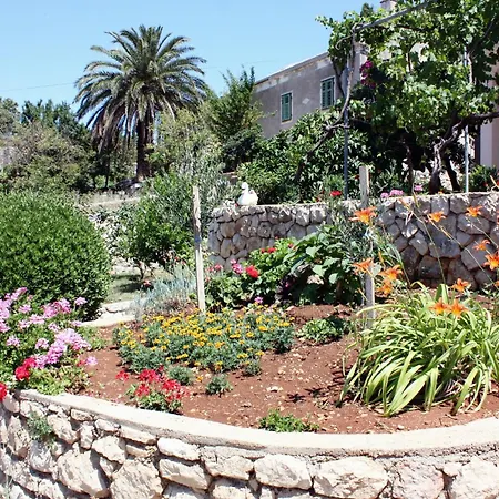 And With Parking Space Barbat, Rab - 5070 2* Barbat na Rabu