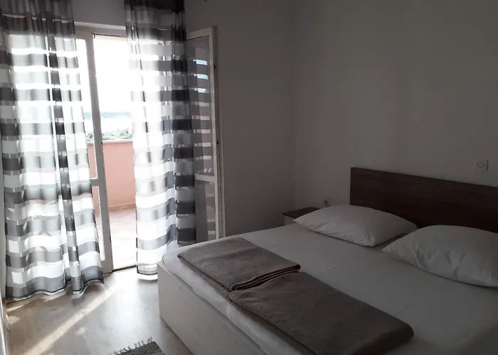 ゲストハウス And With Parking Space Barbat, Rab - 5070